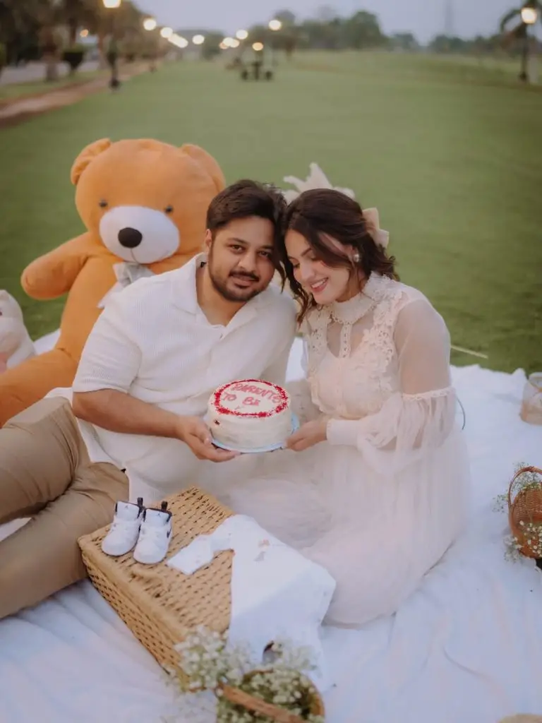 Iqra Kanwal & Areeb Pervaiz Announce First Pregnancy