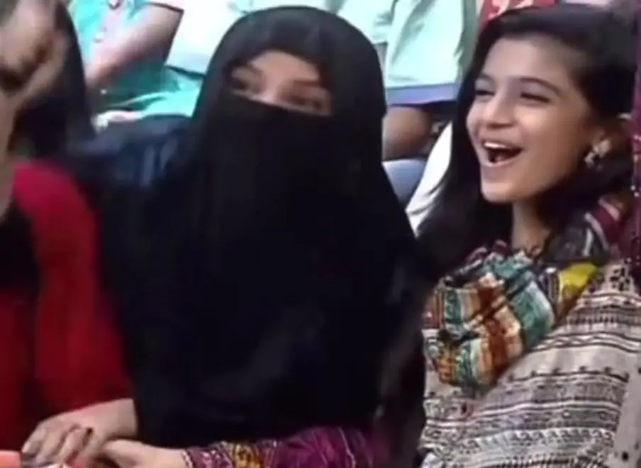 Laiba Khan & Emaan Khan Old Video Clip Gets Public Attention