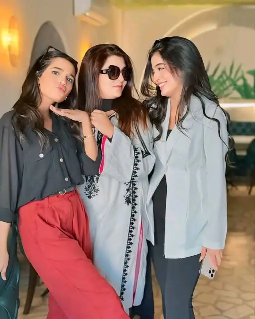 Laiba Khan & Emaan Khan Old Video Clip Gets Public Attention