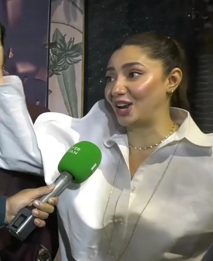 Mahira Khan’s Ijtimai Dua For Love Guru Success
