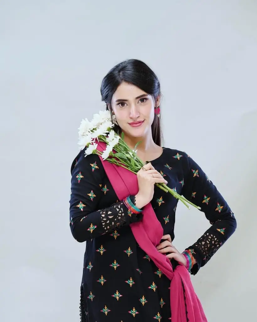 Danish Taimoor & Sahar Hashmi BTS Clicks from  Mann Mast Malang