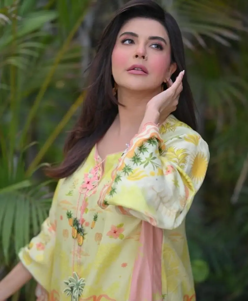 Nida Yasir Spotted Without Make Up – Fans React
