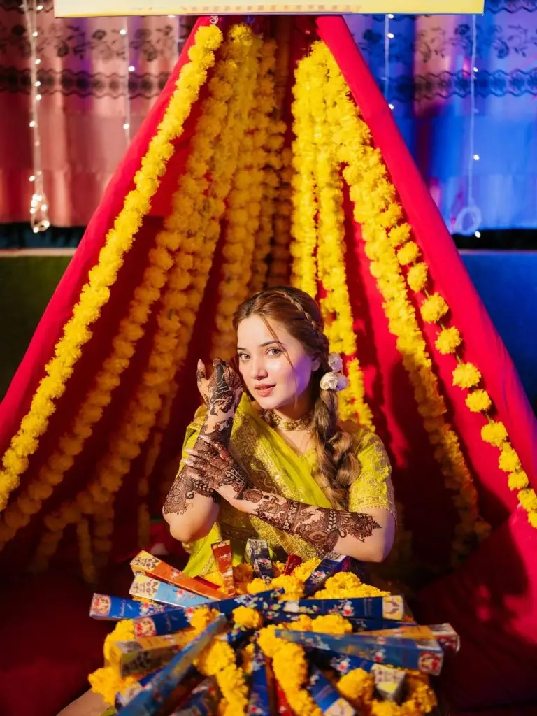 Rabeeca Khan Shares Beautiful Pictures From Mehndi Application