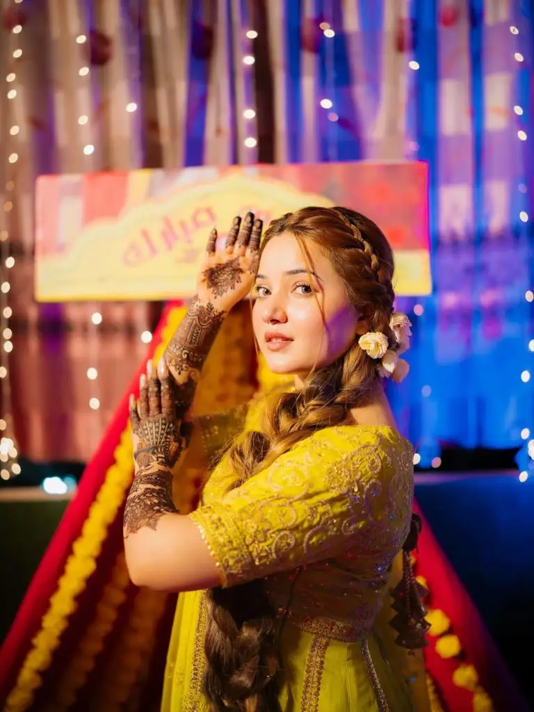 Rabeeca Khan Shares Beautiful Pictures From Mehndi Application
