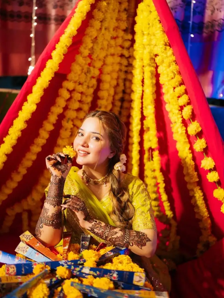 Rabeeca Khan Shares Beautiful Pictures From Mehndi Application