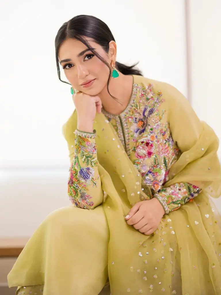 Reham Khan Calls Out Sarah Khan
