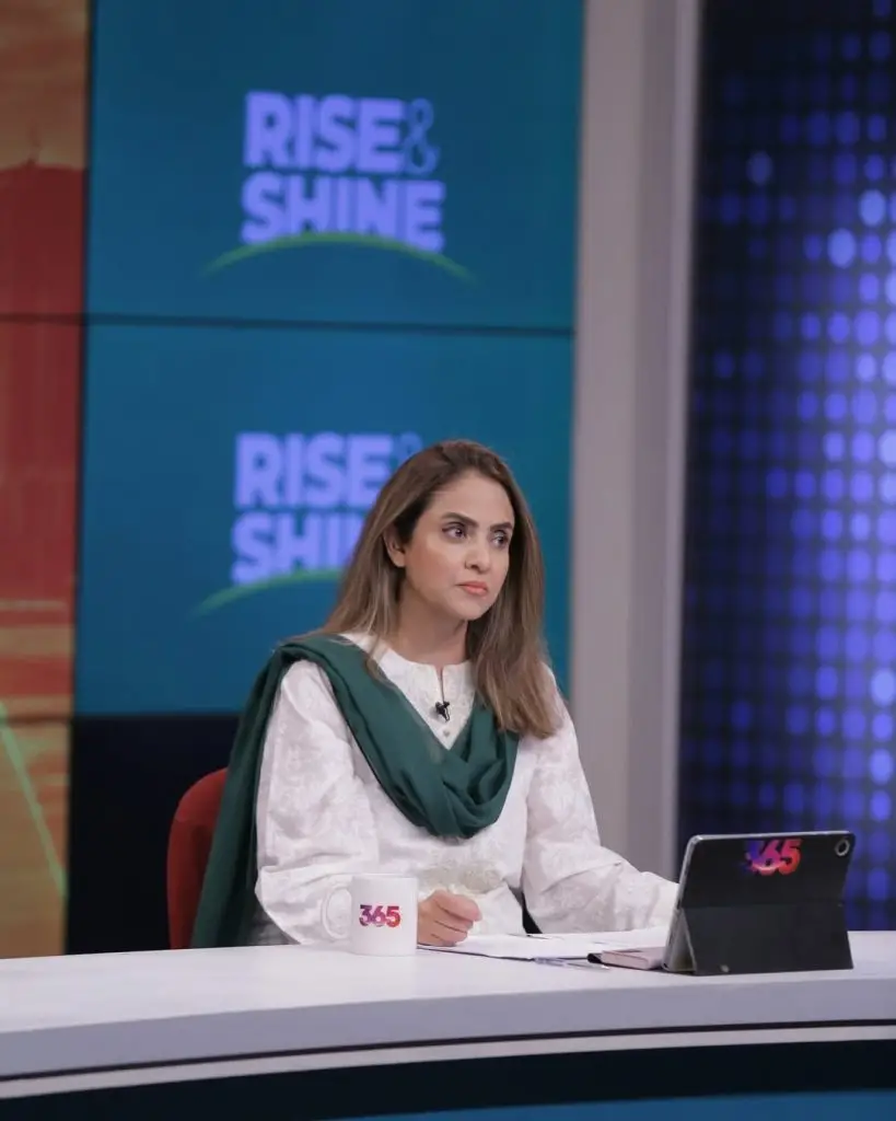 Sarwat Gilani Fiercely Calls Out Nadia Khan
