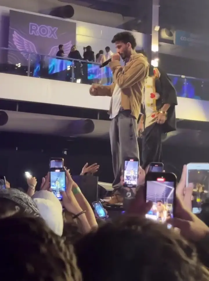 Talha Anjum Losses Cool During A Concert – Public Reacts