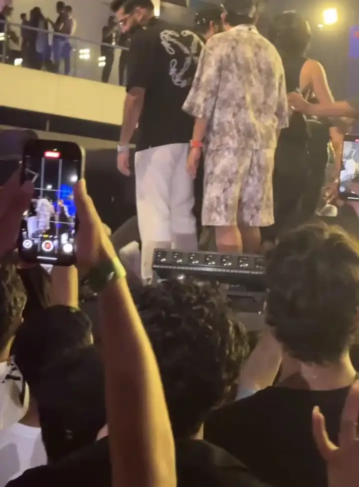 Talha Anjum Losses Cool During A Concert – Public Reacts