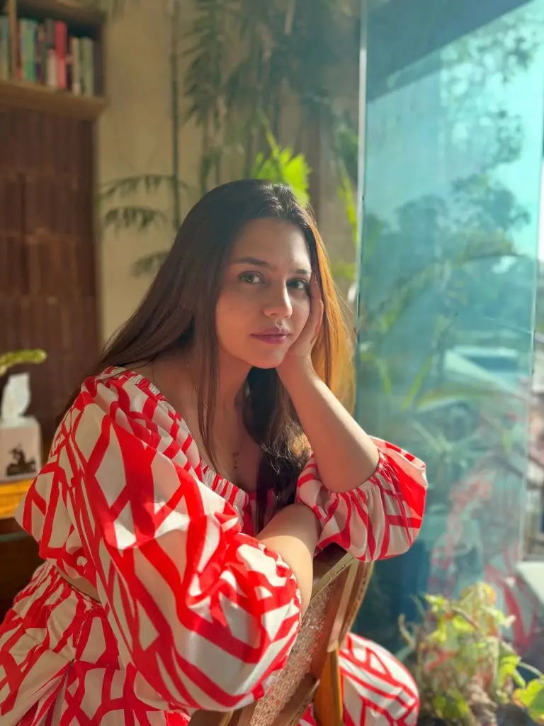 Zara Noor Abbas Under Criticism For Her Statement About Punjabi