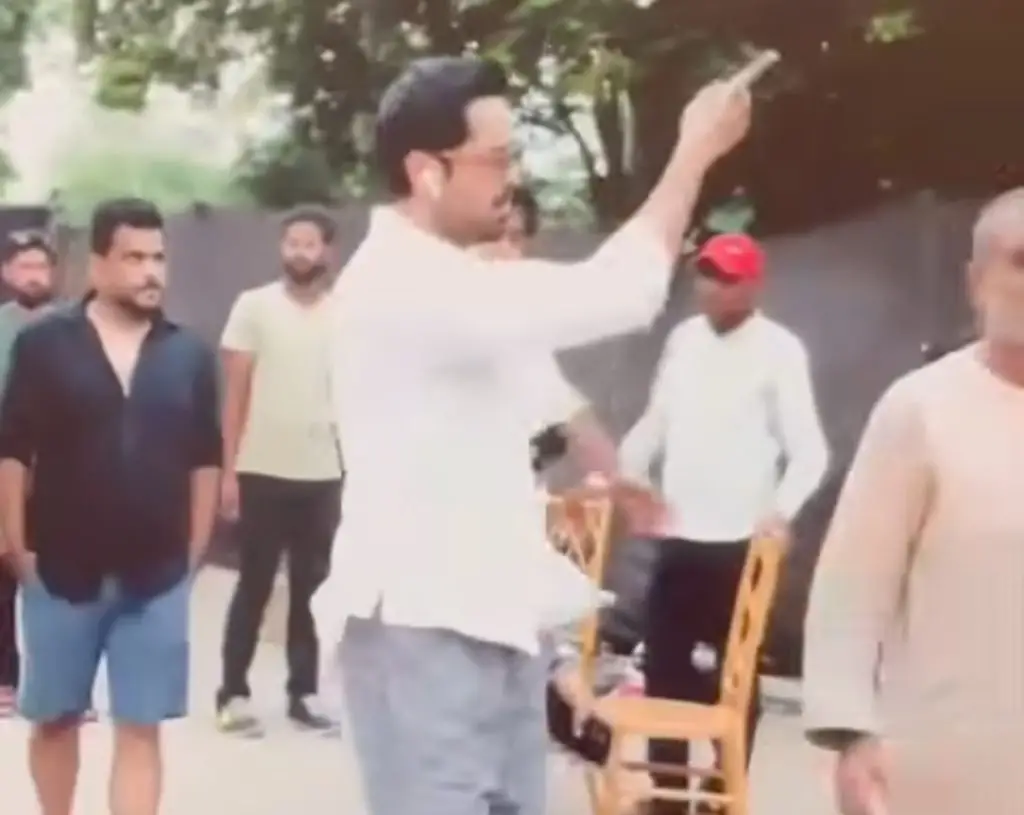 Fahad Mustafa’s Insulting Behaviour Towards Employee Goes Viral