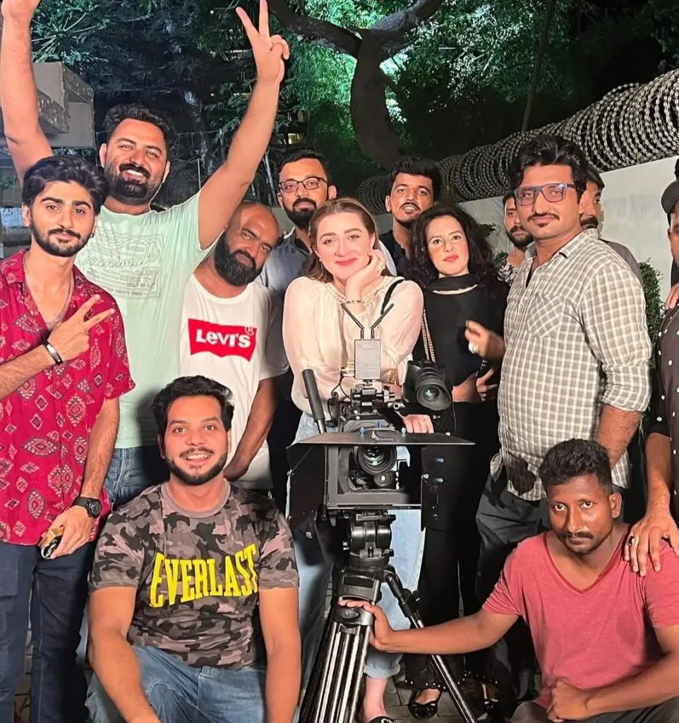 Momina Iqbal Defends Going Late on Set