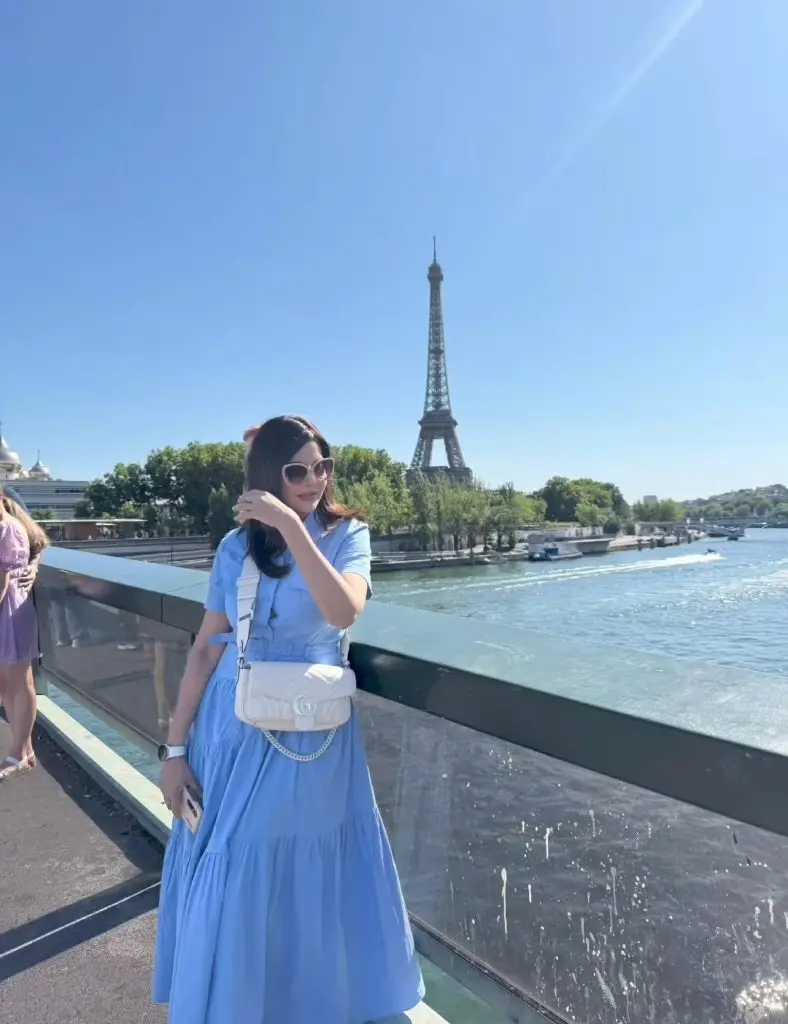Nida Yasir Family Trip from Paris