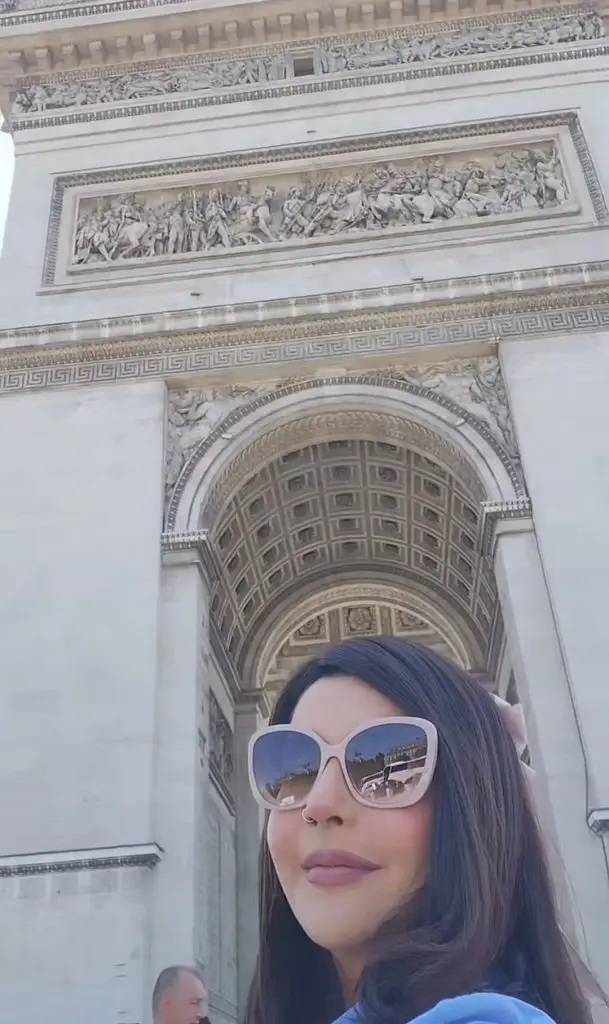 Nida Yasir Family Trip from Paris