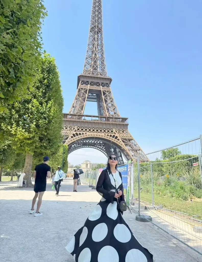 Nida Yasir Family Trip from Paris