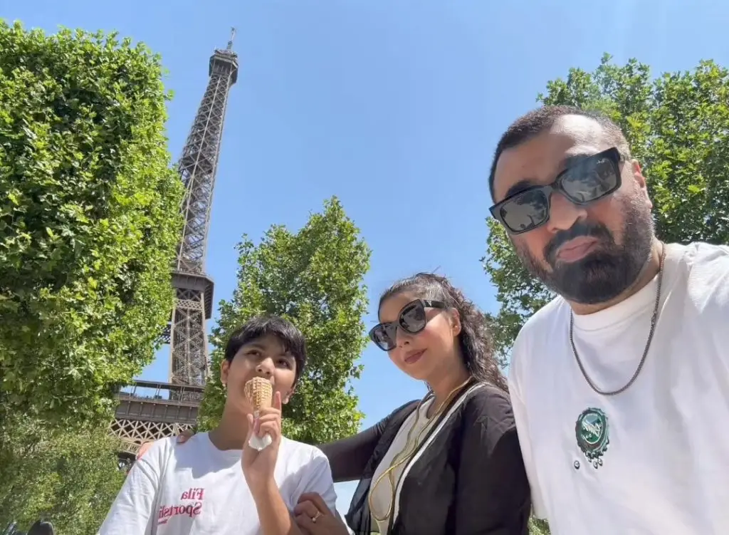 Nida Yasir Family Trip from Paris