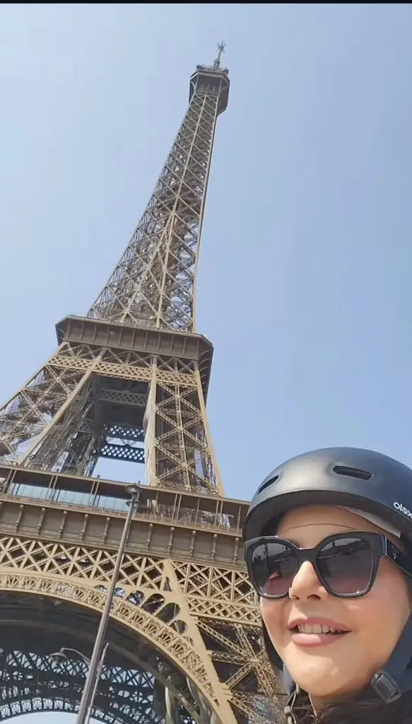 Nida Yasir Family Trip from Paris