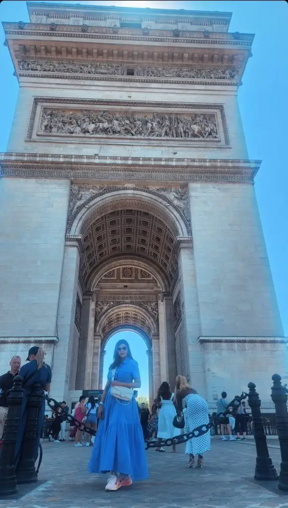 Nida Yasir Family Trip from Paris