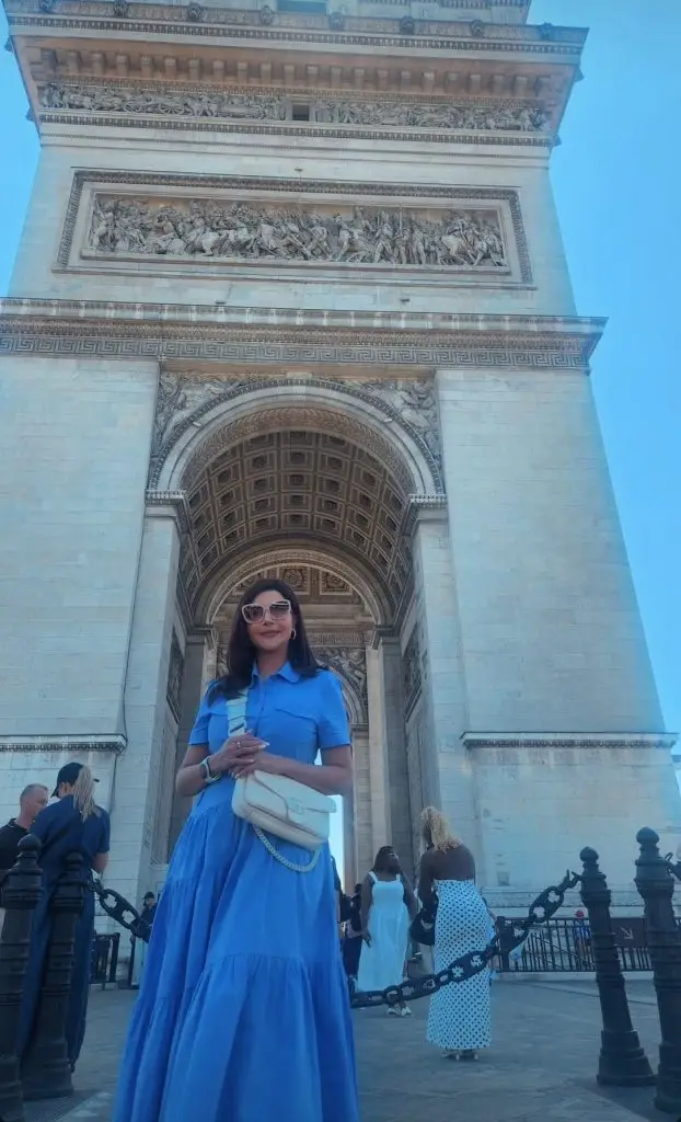 Nida Yasir Family Trip from Paris