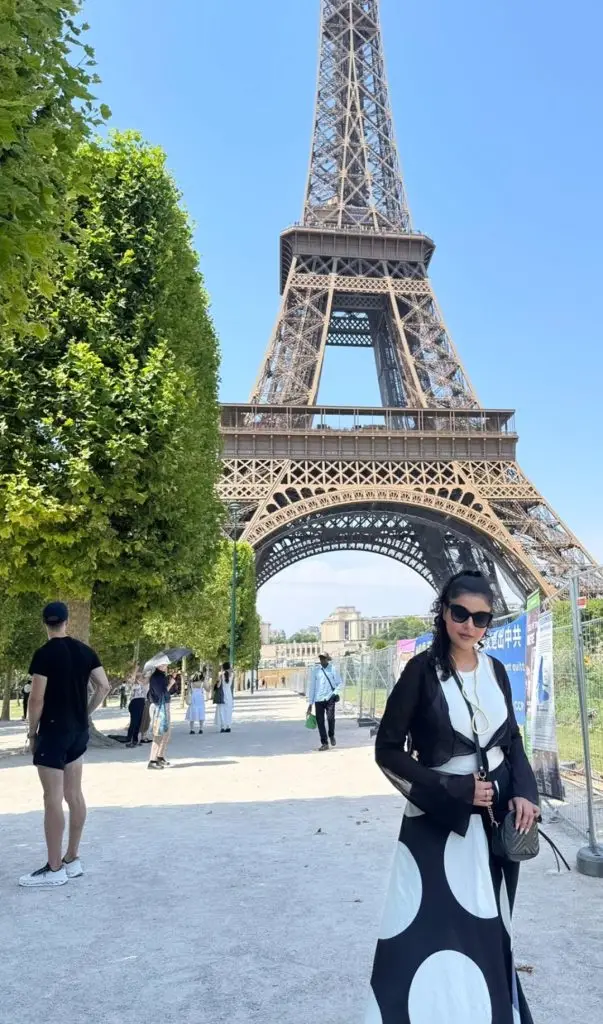 Nida Yasir Family Trip from Paris