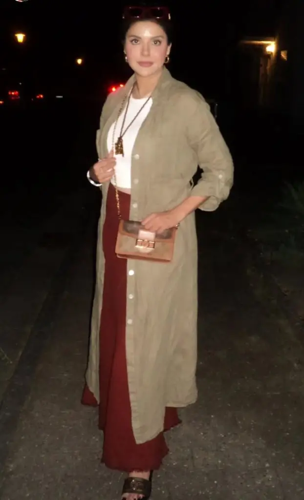 Nida Yasir Family Trip from Paris