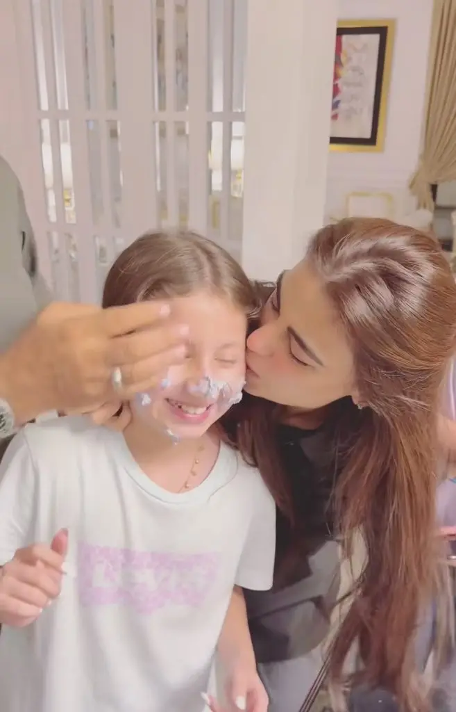 Sadaf Kanwal Praised For Showing Love To Nooreh