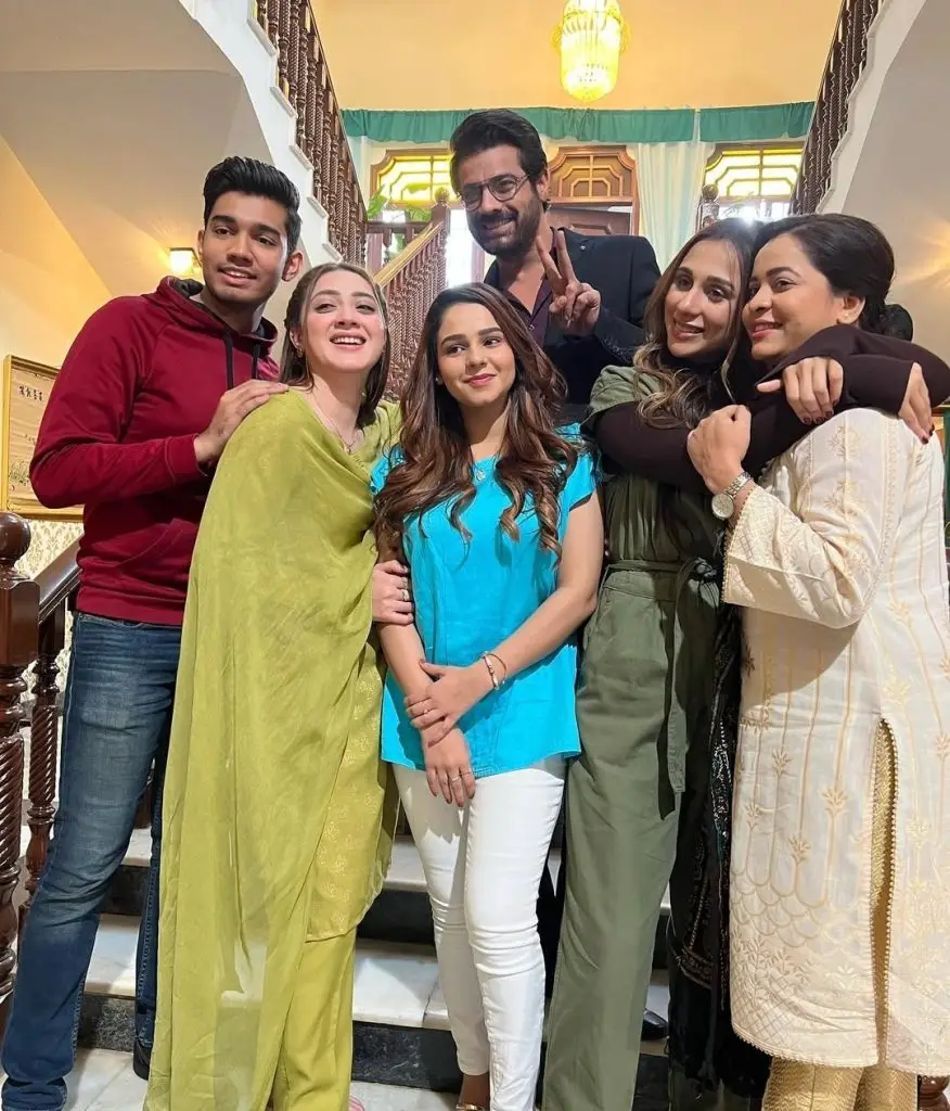 Momina Iqbal Defends Going Late on Set