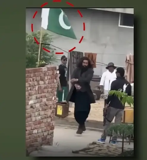 Ranveer Singh’s Pictures with Pakistani Flag Get Noticed