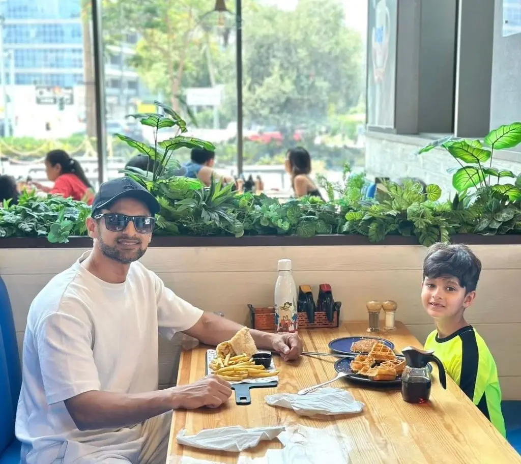 Shoaib Malik’s Meet Up with Son Heavily Criticized