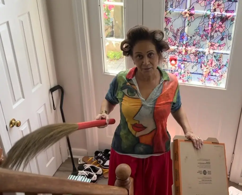 Busgra Ansari Turns Cleaner Cook For Daughter