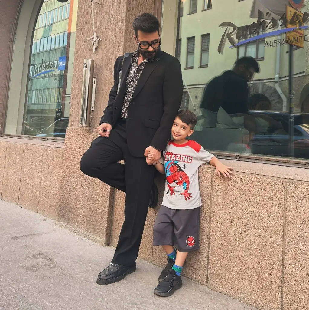 Faysal quraishi Vacations With Family In Barcelona