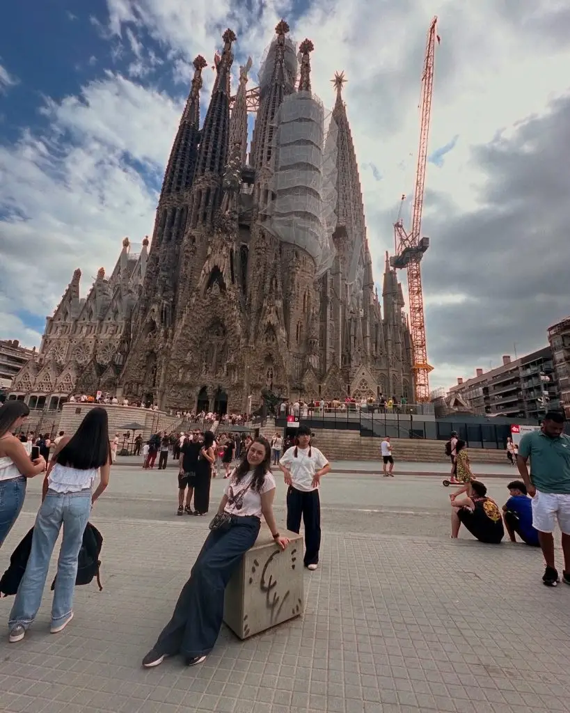 Faysal quraishi Vacations With Family In Barcelona