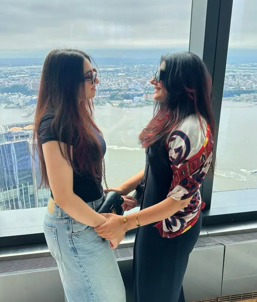 Javeria Saud Shares family Pictures From The Edge New York City