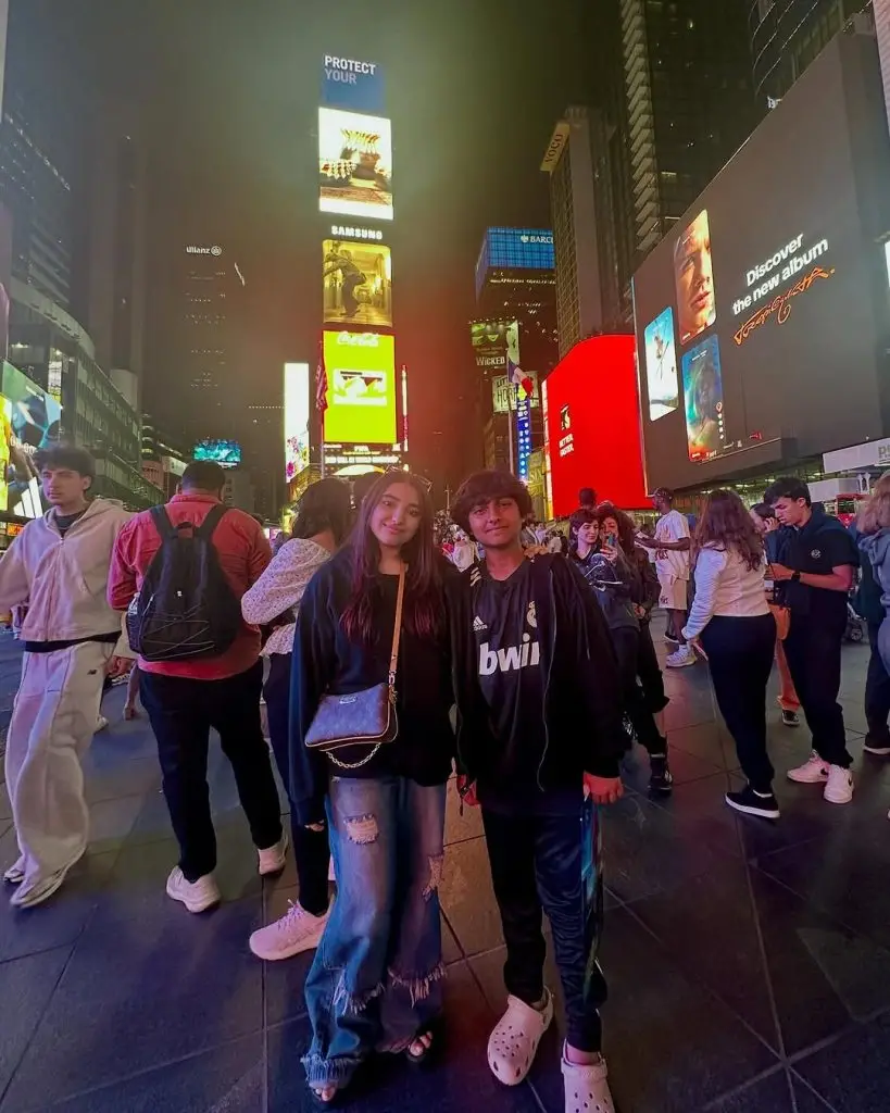 Javeria Saud with Her Kids From Time Square