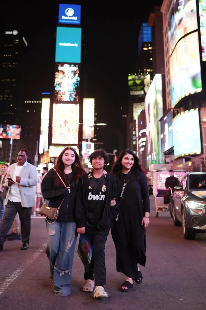 Javeria Saud with Her Kids From Time Square