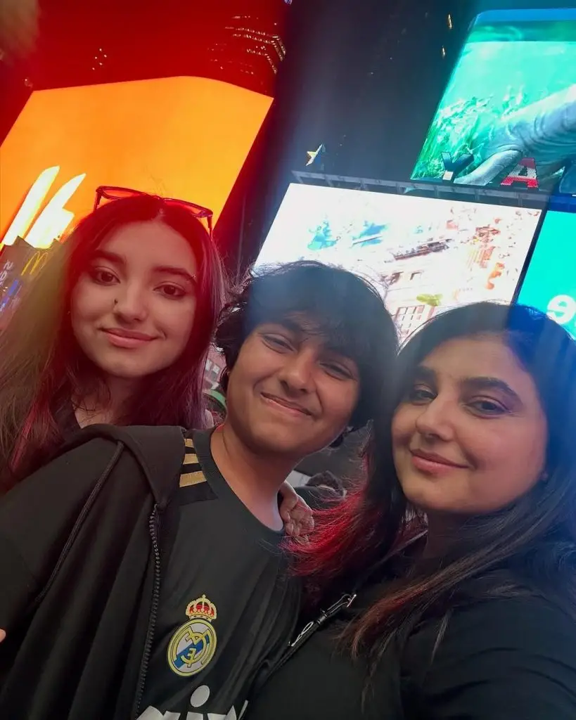 Javeria Saud with Her Kids From Time Square