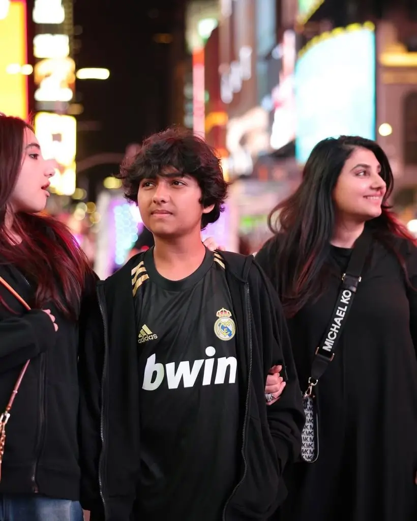 Javeria Saud with Her Kids From Time Square