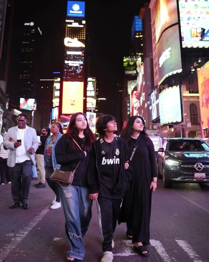Javeria Saud with Her Kids From Time Square