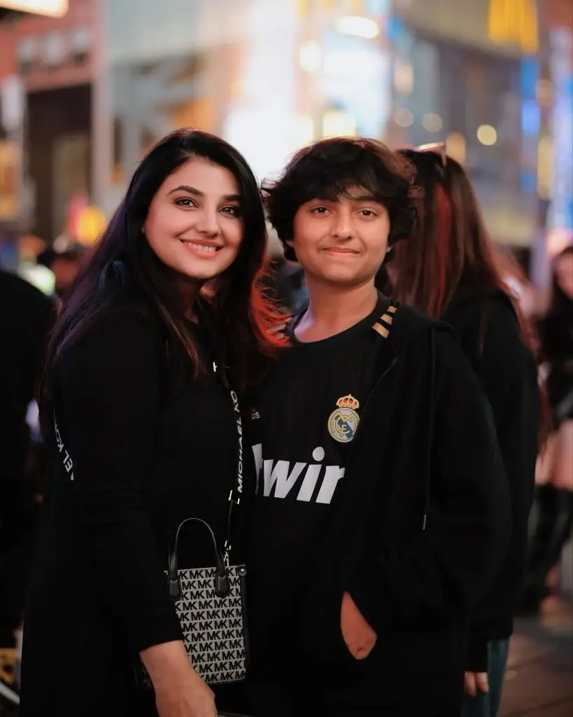 Javeria Saud with Her Kids From Time Square