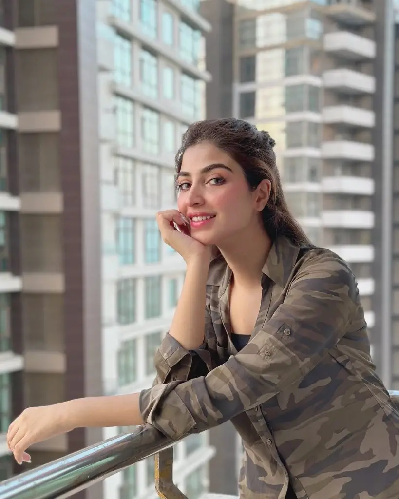 Kinza Hashmi’s Grand Gesture For Saba Faisal