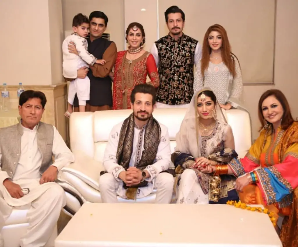 Kinza Hashmi’s Grand Gesture For Saba Faisal