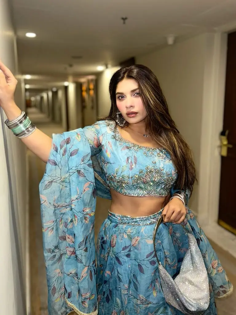 Mahi Baloch Bold Outfits Criticized