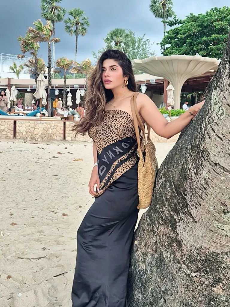 Mahi Baloch Bold Outfits Criticized