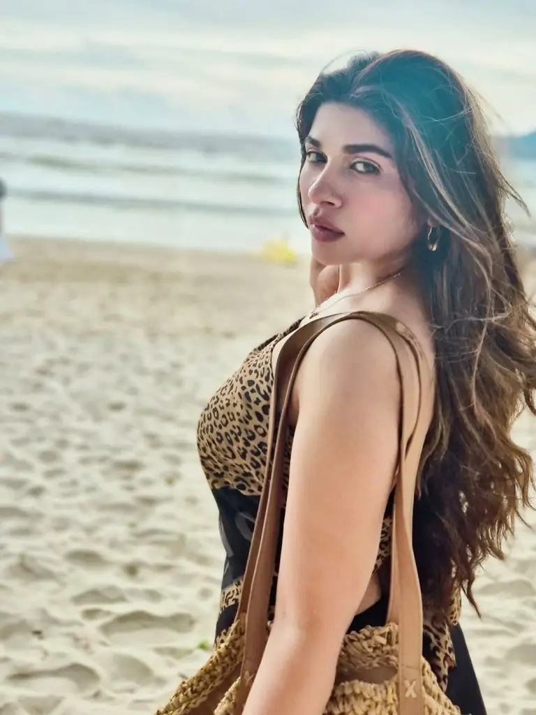 Mahi Baloch Bold Outfits Criticized