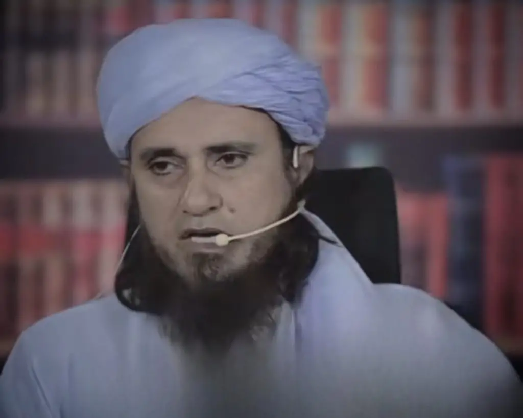 Mufti Tariq Masood Gets a Call from Humaima Malick