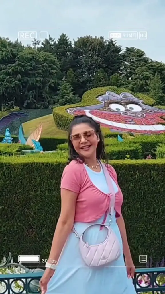 Nida Yasir Shares Family Vacation Pictures From Disneyland Paris