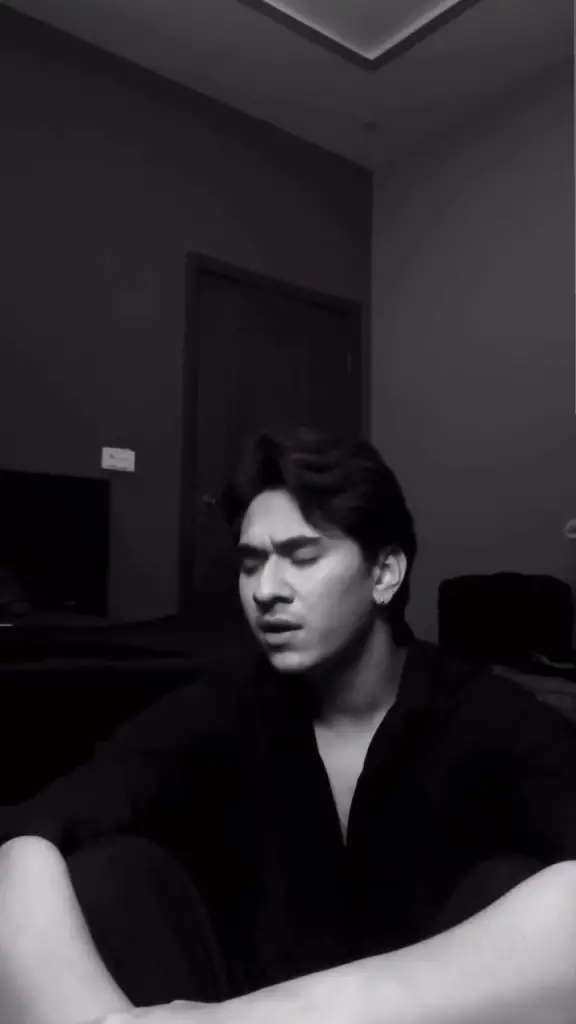 Pakistani Celebrities Recite Nohas For Muharram