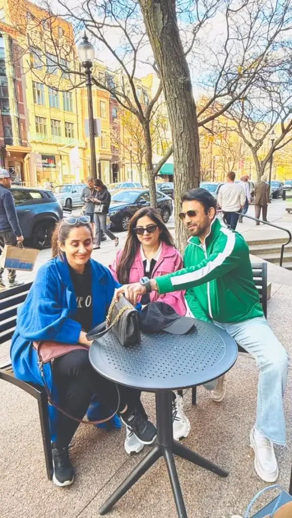 Sanam Baloch Shares Beautiful Pictures With Siblings