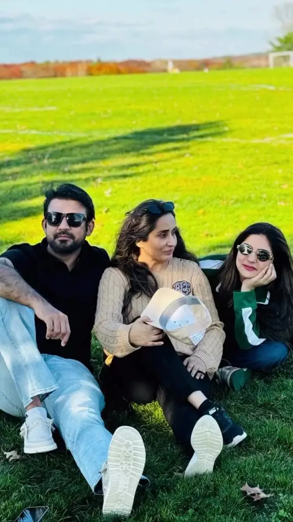 Sanam Baloch Shares Beautiful Pictures With Siblings