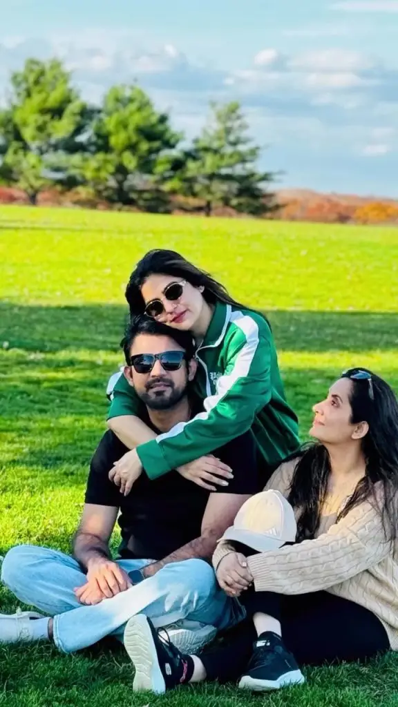 Sanam Baloch Shares Beautiful Pictures With Siblings